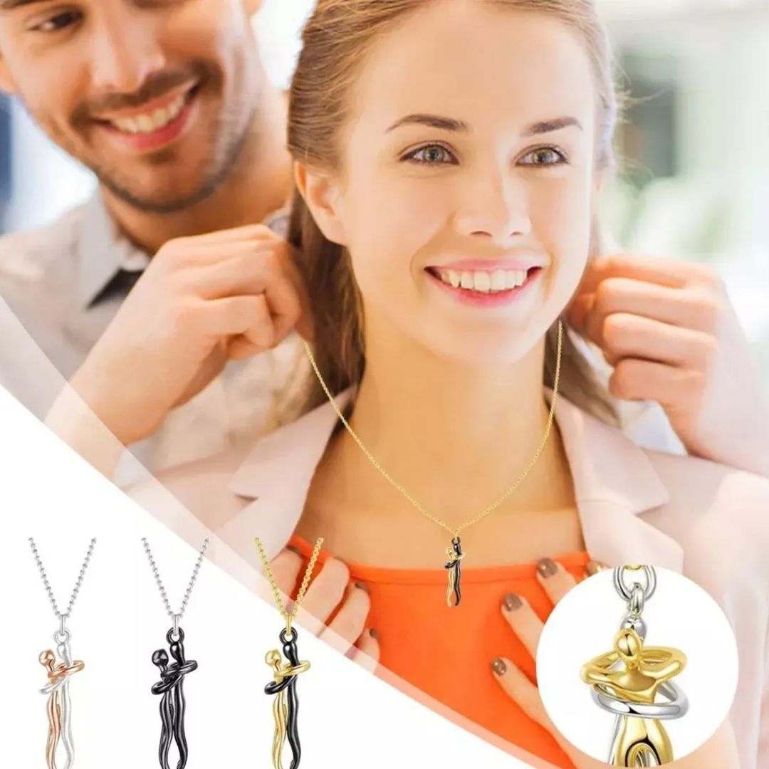 Collar Pareja Forever™ – Abrazo Eterno 💑 | Cadena Acero + Dije Baño Rodio