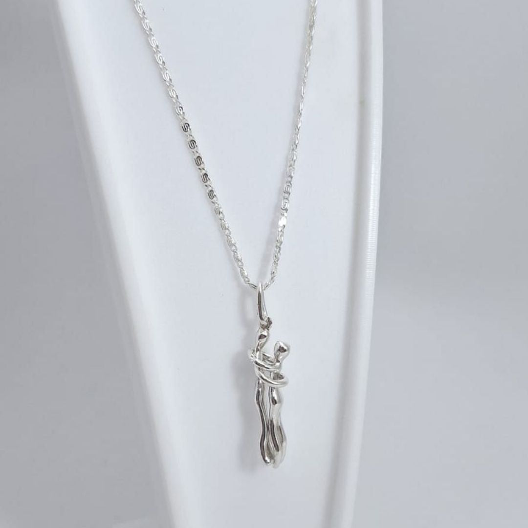Collar Pareja Forever™ – Abrazo Eterno 💑 | Cadena Acero + Dije Baño Rodio
