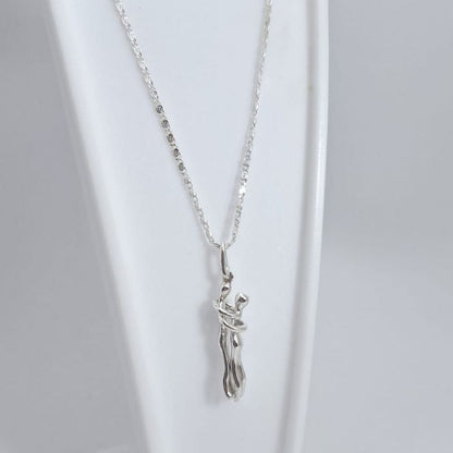 Collar Pareja Forever™ – Abrazo Eterno 💑 | Cadena Acero + Dije Baño Rodio